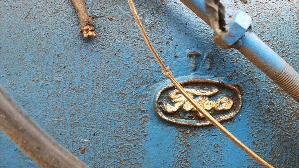 **155,000 บ.ต่อรอง**ขายรถไถเพลาเดียว FORD 5000 รุ่นรวงข้าว วางเครื่องHINO EC100-145แรง 6สูบ เครื่องแรงๆ แห้งๆ ไม่เยิ้ม ปั้มดีแรง เกียร์เดิม เข้าง่ายไม่หลุด ระบบไฮฯ ใช้งานได้ปกติ บิ้วใหม่ เช็คใหม่ สีสันดี บอดี้สวย ยางดี4เส้น อุุปกรณ์ พร้อมทำงาน 2ชิ้น สภาพด