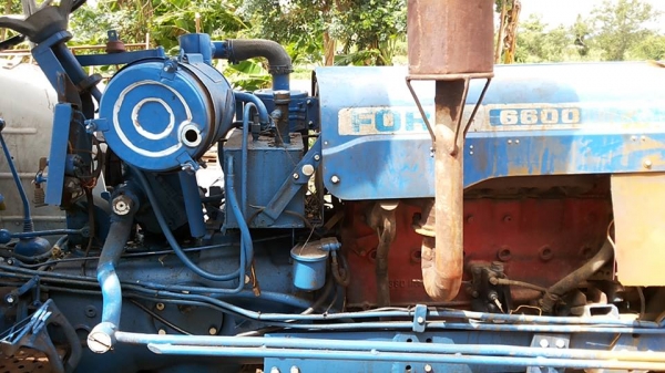 **155,000 บ.ต่อรอง**ขายรถไถเพลาเดียว FORD 5000 รุ่นรวงข้าว วางเครื่องHINO EC100-145แรง 6สูบ เครื่องแรงๆ แห้งๆ ไม่เยิ้ม ปั้มดีแรง เกียร์เดิม เข้าง่ายไม่หลุด ระบบไฮฯ ใช้งานได้ปกติ บิ้วใหม่ เช็คใหม่ สีสันดี บอดี้สวย ยางดี4เส้น อุุปกรณ์ พร้อมทำงาน 2ชิ้น สภาพด