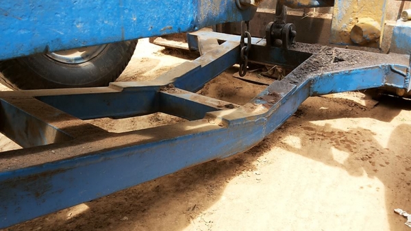 **155,000 บ.ต่อรอง**ขายรถไถเพลาเดียว FORD 5000 รุ่นรวงข้าว วางเครื่องHINO EC100-145แรง 6สูบ เครื่องแรงๆ แห้งๆ ไม่เยิ้ม ปั้มดีแรง เกียร์เดิม เข้าง่ายไม่หลุด ระบบไฮฯ ใช้งานได้ปกติ บิ้วใหม่ เช็คใหม่ สีสันดี บอดี้สวย ยางดี4เส้น อุุปกรณ์ พร้อมทำงาน 2ชิ้น สภาพด