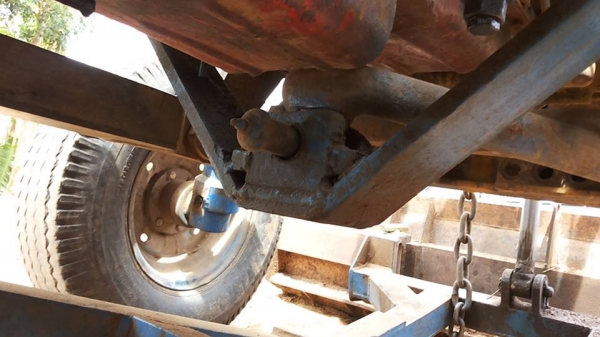 **155,000 บ.ต่อรอง**ขายรถไถเพลาเดียว FORD 5000 รุ่นรวงข้าว วางเครื่องHINO EC100-145แรง 6สูบ เครื่องแรงๆ แห้งๆ ไม่เยิ้ม ปั้มดีแรง เกียร์เดิม เข้าง่ายไม่หลุด ระบบไฮฯ ใช้งานได้ปกติ บิ้วใหม่ เช็คใหม่ สีสันดี บอดี้สวย ยางดี4เส้น อุุปกรณ์ พร้อมทำงาน 2ชิ้น สภาพด