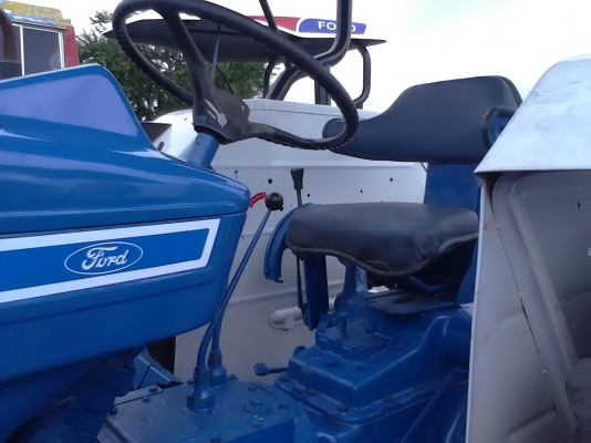 ขายอีกแล้วครับ รถไถ FORD 7810 สวยๆๆ 2เพลาครับ และ FORD 6640 สวยๆๆ 2เพลาครับ