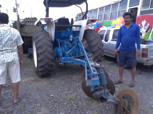 ขายอีกแล้วครับ รถไถ FORD 7810 สวยๆๆ 2เพลาครับ และ FORD 6640 สวยๆๆ 2เพลาครับ