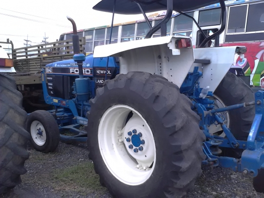 ขายอีกแล้วครับ รถไถ FORD 7810 สวยๆๆ 2เพลาครับ และ FORD 6640 สวยๆๆ 2เพลาครับ