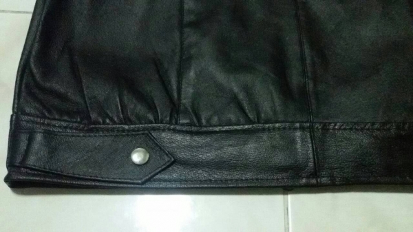 เสื้อหนังคอจีนชาย แขนซิบมีสีดำ/น้ำตาล มีทุกไซส์ครับ