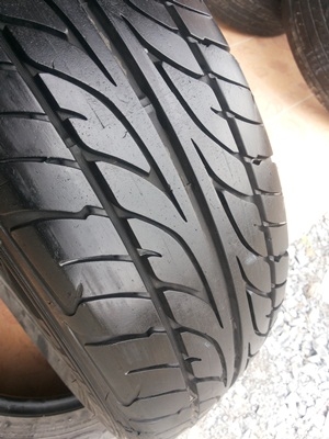 ขายยาง175/70/13 ปี 0410 DUNLOP LM703 1 คู่