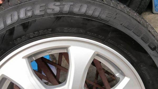 ล้อถอดป้ายแดง Honda Civic fb ขอบ15 พร้อมยาง บริสโตน 195 65 15 ปี2014 ล้อถอดป้ายแดง Honda Civic fb ขอบ15 พร้อมยาง บริสโตน 195 65 15 ปี2014