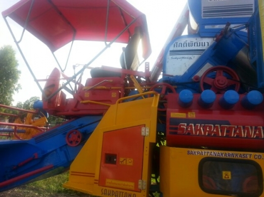 ขายรถเกี่ยวข้าวศักดิ์พัฒนาKM56อุ้ม2.5ตัน ตัวเดิน12HTปั้มไดกิ้นเบอร์23 เครื่องJO8C 260เทอร์โบ สภาพพร้อมใช้งาน