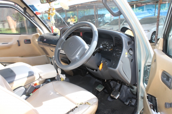 รถตู้ Toyota หัวจรวด หลังคาสูง ปี 47 สภาพดี