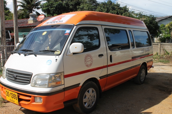 รถตู้ Toyota หัวจรวด หลังคาสูง ปี 47 สภาพดี