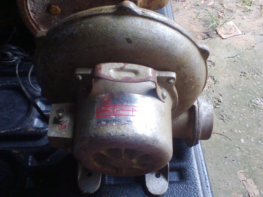 ตัวเป่าลม 2 นิ้วครึ่งสภาพเดิมๆเป็นของสแตนดาสครับเสียบได้ทั้งวันครับ ลมแรง  ขนาด 2.5 นิ้ว  มีเสียงหวีดบ้างครั้ง  มอเตอร์ดีครับราคานี้ค้มครับ