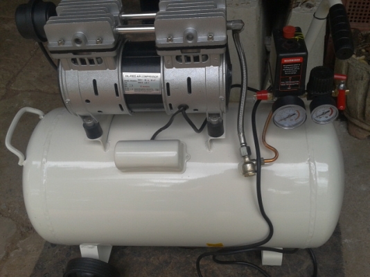 ปั๊มลมเสียงเงียบแบบไม่ใช้น้ำมัน Oil Free ถัง50 ลิตร