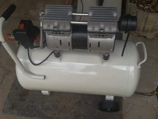 ปั๊มลมเสียงเงียบแบบไม่ใช้น้ำมัน Oil Free ถัง50 ลิตร