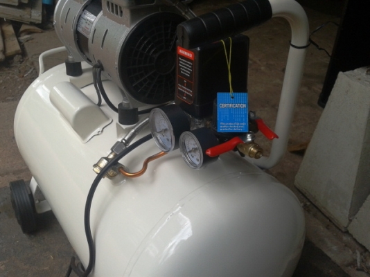 ปั๊มลมเสียงเงียบแบบไม่ใช้น้ำมัน Oil Free ถัง50 ลิตร