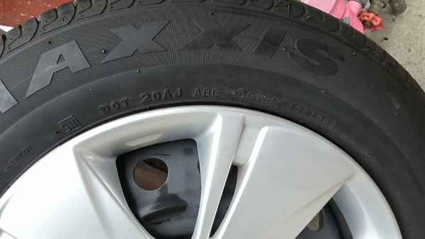 ล้อถอดป้ายแดง nisssn march ขอบ14 4รู100  ยาง 165 70 14