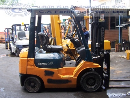 ขายรถ โฟล์คลิฟท์ TOYOTA รุ่น 7-FD15