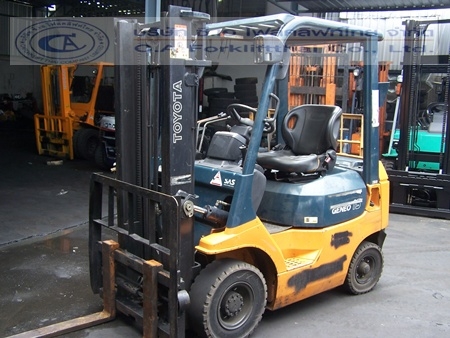ขายรถ โฟล์คลิฟท์ TOYOTA รุ่น 7-FD15