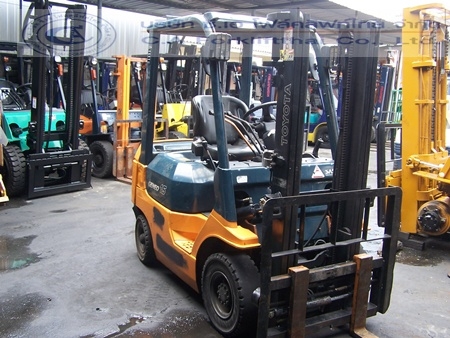 ขายรถ โฟล์คลิฟท์ TOYOTA รุ่น 7-FD15