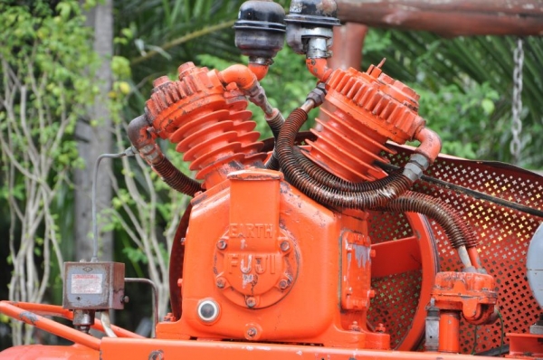 ขายปั้มลม FUJI 4สูบ 260ลิตร สวยเดิมจากญี่ปุ่น 35,000เท่านั้น!!