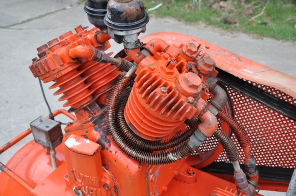 ขายปั้มลม FUJI 4สูบ 260ลิตร สวยเดิมจากญี่ปุ่น 35,000เท่านั้น!!