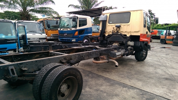 รถเก่านอก   อีซูซุเดก้า เครื่องยนต์ 210 แรง  6HH  หัวถูกรุ่นบ้านเรา