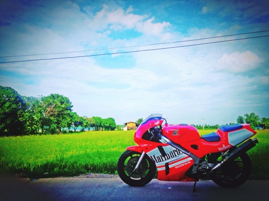 ขาย HONDA VFR400cc. NC30 ทะเบียนโอน รถเดิมๆเครื่องดีมากพร้องใช้งานยาวๆ ราคา64,888 บาทต่อรองได้ครับมาดูรถได้ที่ สุพรรณบุรี สนใจติดต่อ 092-6429114 ครีม สุพรรณ