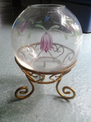 โถแก้วกลมพร้อมขารอง