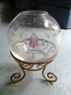 โถแก้วกลมพร้อมขารอง