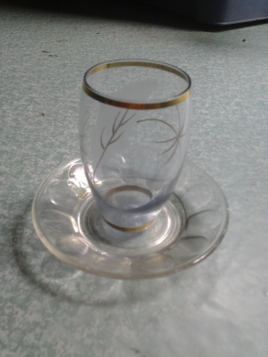 แก้วบางขลิบทองพร้อมจานรองขนาดเล็ก