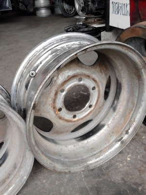 กะทะ ขอบ 15 เน้นบรรทุก. ขนาด 6 รู  มี 2 วง Tel.081-427-3941