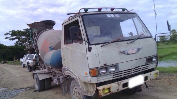 ขายรถ6ล้อโม่ปูน HINO KM777 เครื่อง 117แรงม้า 2คันไม่แยก สนใจโทร 081-9701072
