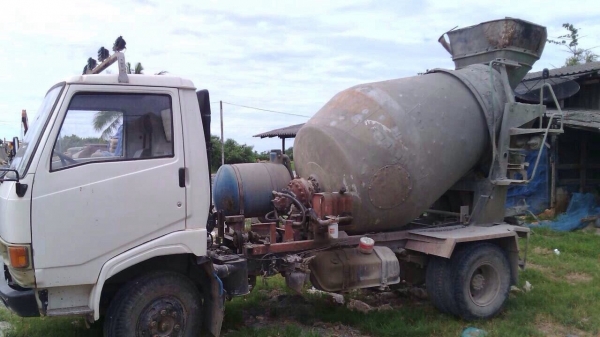 ขายรถ6ล้อโม่ปูน HINO KM777 เครื่อง 117แรงม้า 2คันไม่แยก สนใจโทร 081-9701072