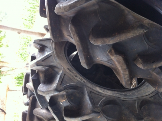 ขาย ยางขอบ 13.6-26 ราคาเบาๆ คู่ละ 8,500 ฿