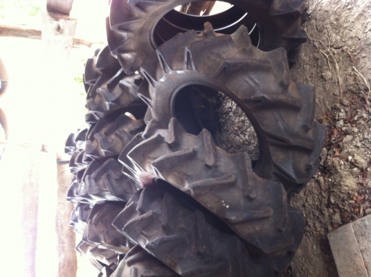 ขาย ยางขอบ 13.6-26 ราคาเบาๆ คู่ละ 8,500 ฿