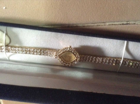 ขาย นาฬิกา ฝังเพชร สวิส ยังใหม่ ไม่ได้ใช้