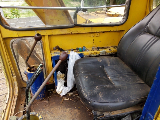 ขายรถแบ๊คโฮ komatsu pc60  ตามสภาพพร้อมใช้งานลดเหลือ250000เท่านั้น