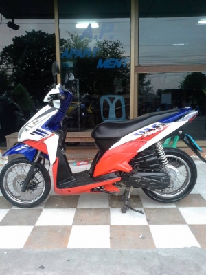 รถขับดีมาก พร้อมใช้ Honda Click i ลาย Street ปี 2554 สีขาวแดง ประหยัดน้ำมัน รถขับดีมาก พร้อมใช้ Honda Click i ลาย Street ปี 2554 สีขาวแดง ประหยัดน้ำมัน