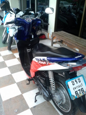 รถขับดีมาก พร้อมใช้ Honda Click i ลาย Street ปี 2554 สีขาวแดง ประหยัดน้ำมัน รถขับดีมาก พร้อมใช้ Honda Click i ลาย Street ปี 2554 สีขาวแดง ประหยัดน้ำมัน