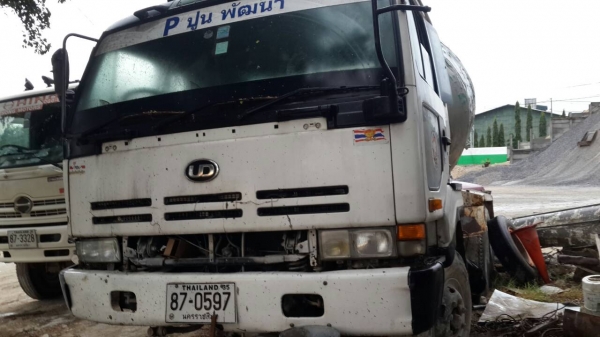 รถโม่ปูน nissun PE6 เทอร์โบ 230 แรงม้า 2เพลา