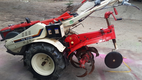 รถพรวนดิน