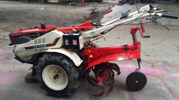 รถพรวนดิน