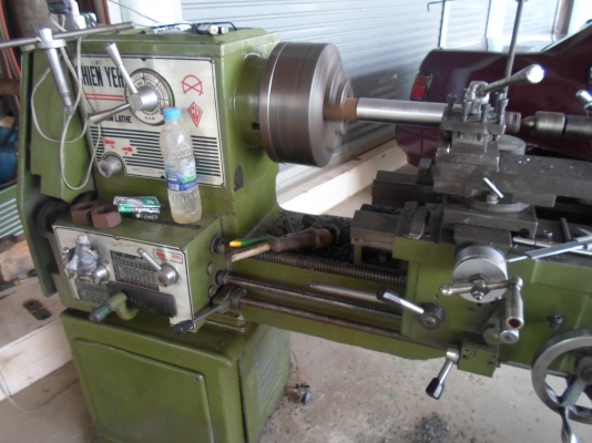 แท่นกลึง 6 ฟุต 3 เพลา เกียร์บล็อก คอลึก 11 นิ้ว คอม้าถอดได้  85,000