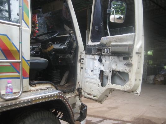 สิบล้อ  175 แรง  เดิมเป็น 2 เพลา   ราคา  565,000  บาท