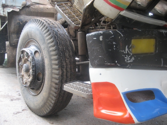 สิบล้อ  175 แรง  เดิมเป็น 2 เพลา   ราคา  565,000  บาท