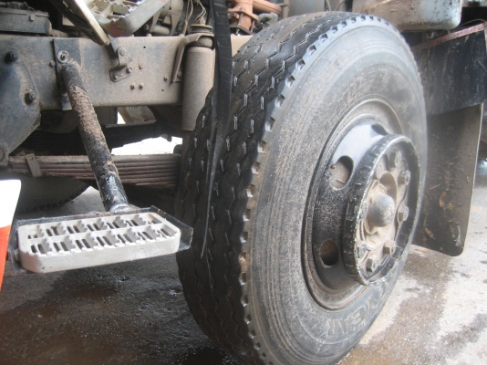 สิบล้อ  175 แรง  เดิมเป็น 2 เพลา   ราคา  565,000  บาท