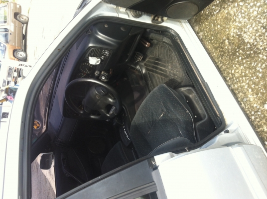 ขาย vw  ปี97 ถูกๆครับไม่มีที่จอด