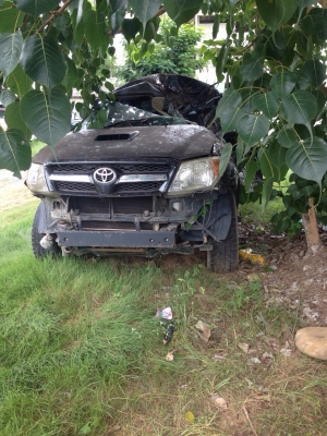 โตโยต้าพีรันเนอร์ 4ประตู เครื่อง3000 ปี06 โอนลอย สภาพเครื่องเกียรสมบูรณ์ติดเครื่องได้ สีดำ ซ่อมได้สบาย