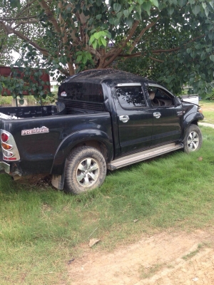 โตโยต้าพีรันเนอร์ 4ประตู เครื่อง3000 ปี06 โอนลอย สภาพเครื่องเกียรสมบูรณ์ติดเครื่องได้ สีดำ ซ่อมได้สบาย