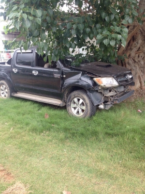 โตโยต้าพีรันเนอร์ 4ประตู เครื่อง3000 ปี06 โอนลอย สภาพเครื่องเกียรสมบูรณ์ติดเครื่องได้ สีดำ ซ่อมได้สบาย