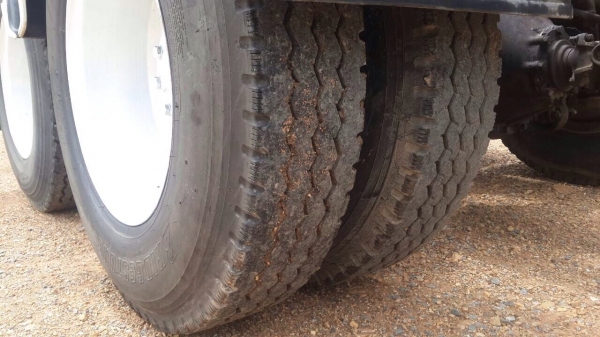 มาใหม่ครับ  สิบล้อเพลาเดียว FN517  195แรง