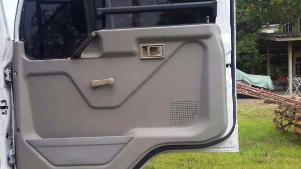 มาใหม่ครับ  สิบล้อเพลาเดียว FN517  195แรง